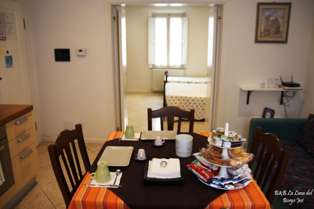 B&B La Luna Dal Borgo Jesi Extérieur photo